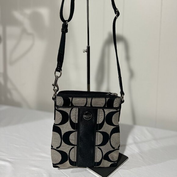 Coach Signature Crossbody Bag NWOT - Picture 1 of 12